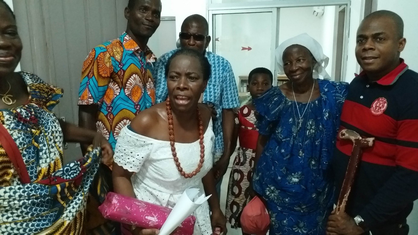 Home au siège avec unafehci